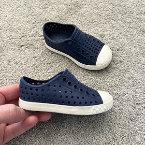 Native Shoes Kids C5 Jefferson Navy Waterproof Slip-on EVA Boy Toddler Sneakers